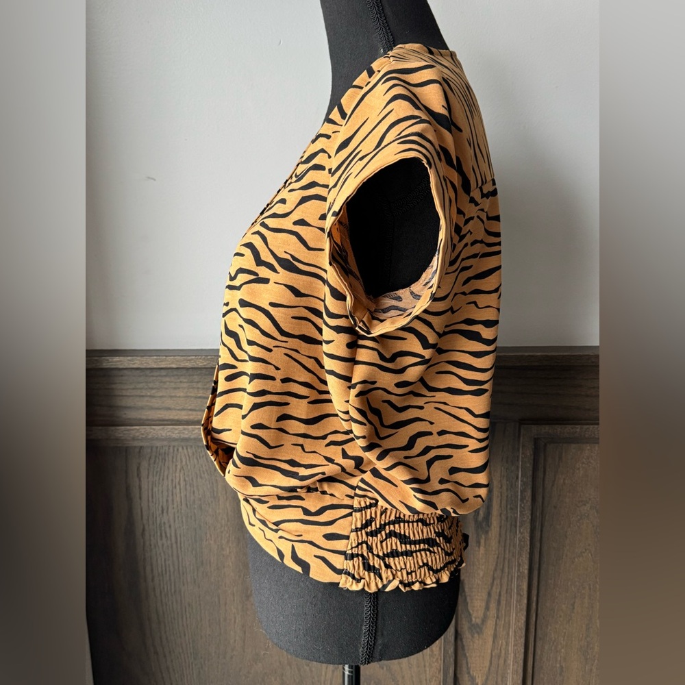 Nine West Dolman Surplice Tiger Print V-Neck Top small - Picture 2 of 9